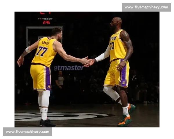 湖人对决热火三场比分全回顾攻防博弈与走势解析胜负关键与明星表现